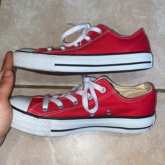 Red Converse Size 6 Women’s / 4 Men’s - Picture 3 of 7
